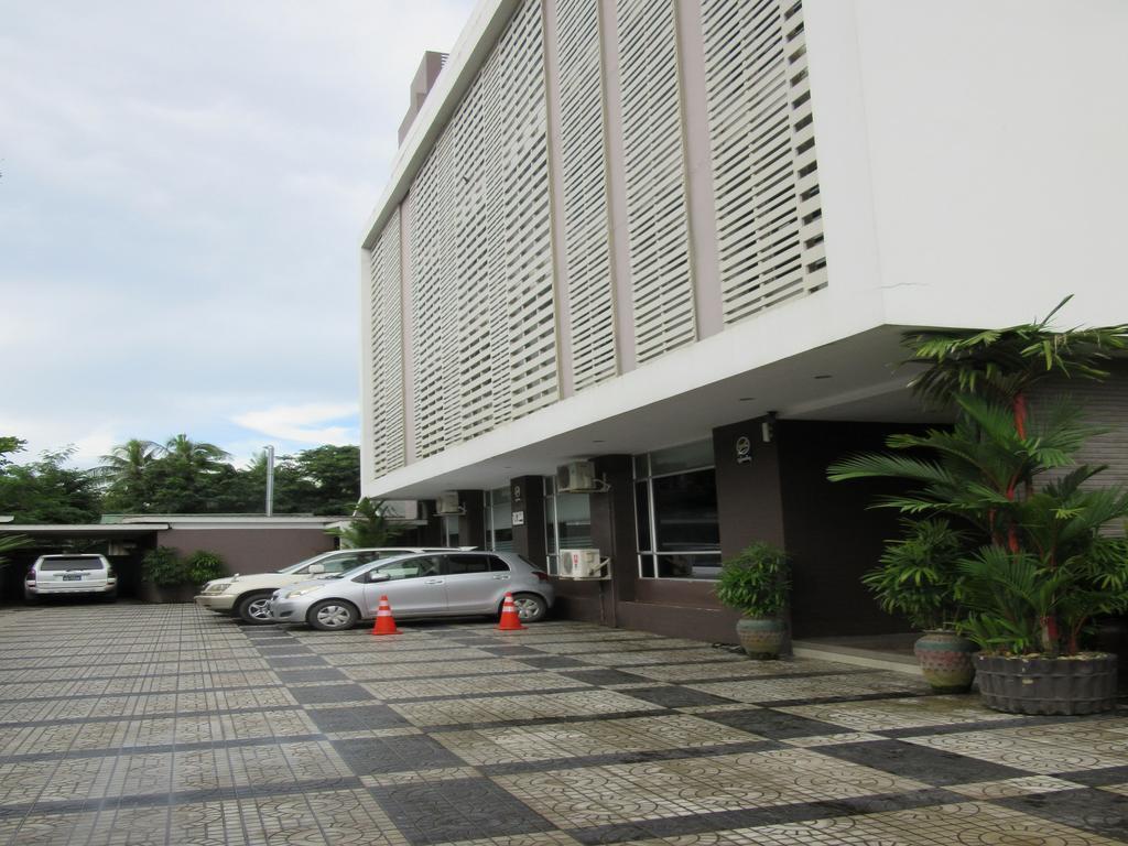 Galaxy Hotel Yangon Bagian luar foto