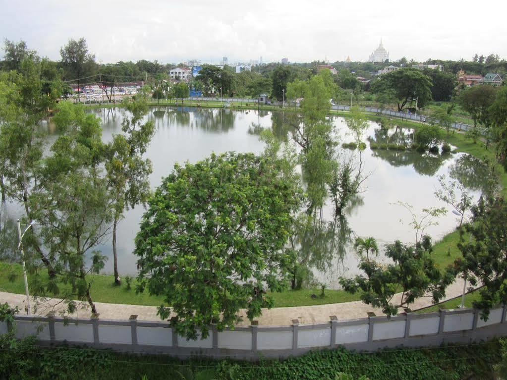 Galaxy Hotel Yangon Bagian luar foto